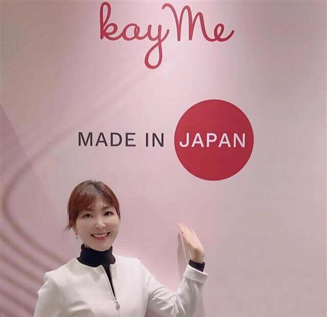 Junko Kemi with kay me Logo, founder of kay me