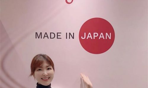 Junko Kemi with kay me Logo, founder of kay me